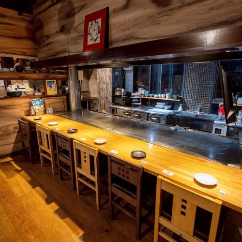 迫力満点のカウンター席！