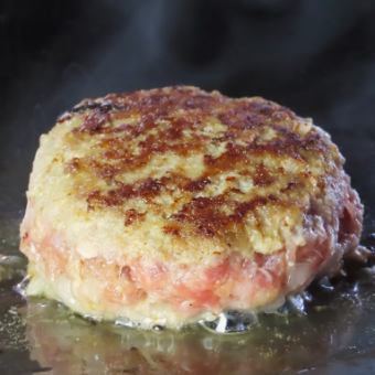 国産黒毛和牛を使った合挽ハンバーグ