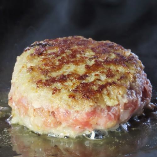 国産黒毛和牛を使った合挽ハンバーグ