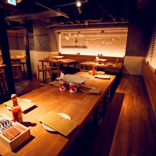 The wood-grained interior has a warm atmosphere ◎ Everyone enjoys it ♪