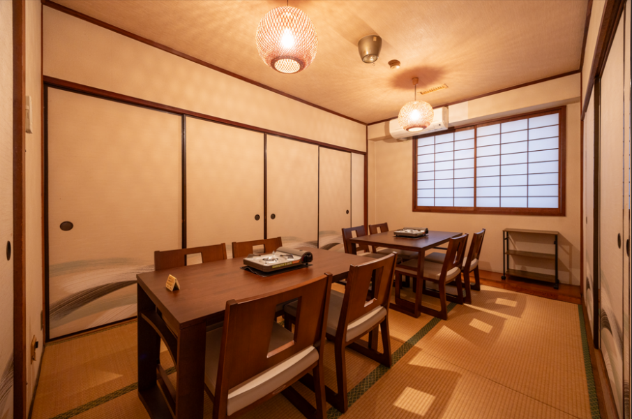 テーブル個室をご用意しており、落ち着いた雰囲気の中でいただける数々のジビエ料理。接待や宴会などでご利用いただける作りとなっておりますので是非ご利用いただければと思います。