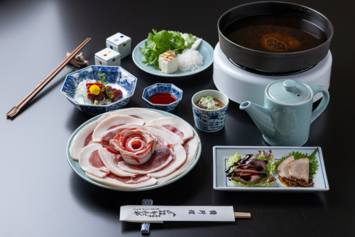 猪鍋と料理3品コース