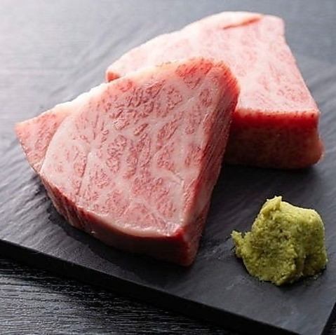 厳選雌牛のとろける肉質と上品な脂