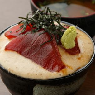 とろろめし(みそ汁付き)/漬けまぐろとろろめし(みそ汁付き)