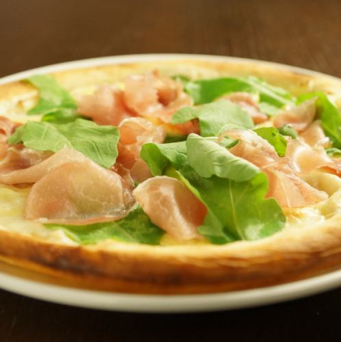 Bismarck pizza with uncured ham and soft-boiled egg