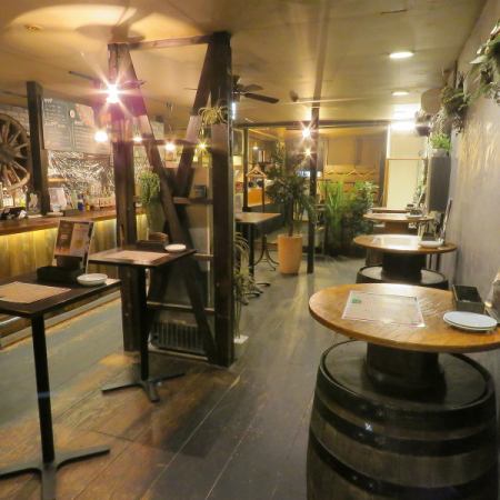Feel like a real bar with a wine barrel seat♪