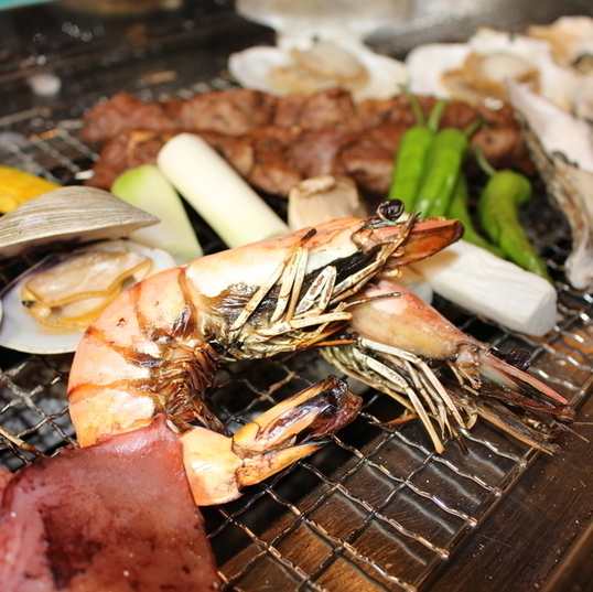 新橋で仕事帰りにサクッと網焼き!焼き海鮮と名物牡蠣で一杯♪