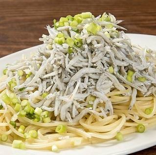 ワインと相性◎おすすめパスタの『釜揚げシラスのペペロンチーノ』