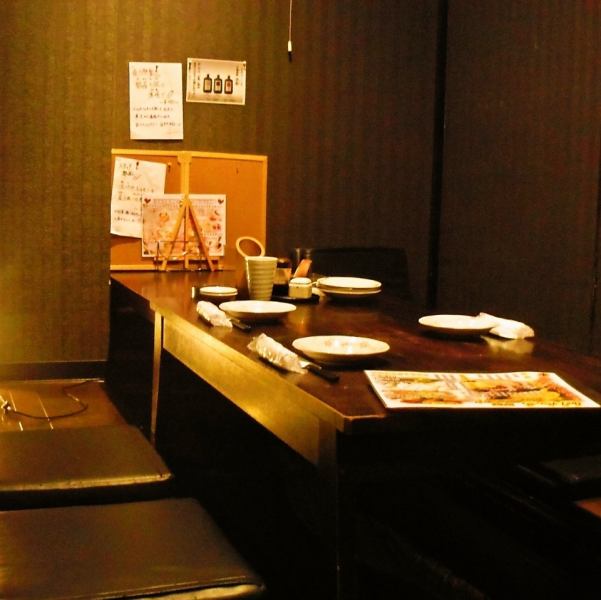 店内は落ち着いた、やわらかい光の照明になっている。まったりとしたくつろげる雰囲気をうまく演出している。