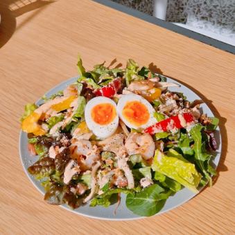 海老とグリル野菜の彩りサラダ