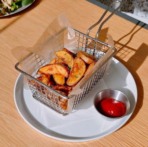 厚切りフライドポテト