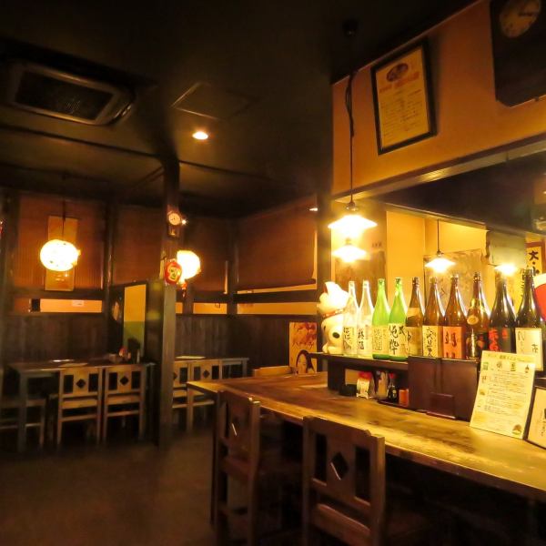 Sakuraume Tori, which features a retro interior that makes you feel nostalgic, allows you to enjoy alcohol at home. ★ "The Passive Smoking Prevention Ordinance prohibits children from entering the store."