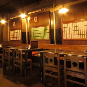 間接照明が優しく照らす和モダン空間◆デートや女子会誕生日会などの特別な日にぴったりなテーブル席をご用意致します!