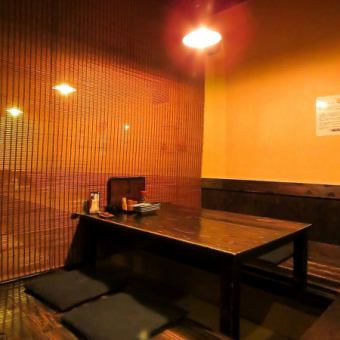リラックスしながら食事を楽しむことができる席!ゆったり過ごすには掘りごたつ席がおすすめ★
