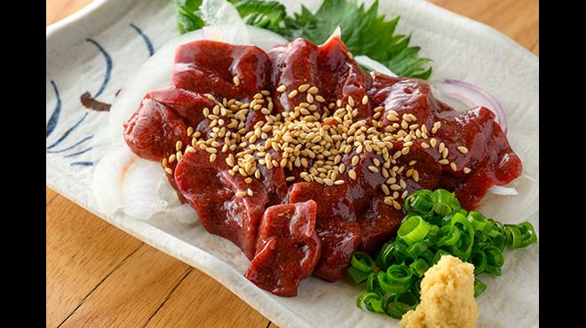 新鲜的马肉生鱼片！如果您在该地区，请随时光临！