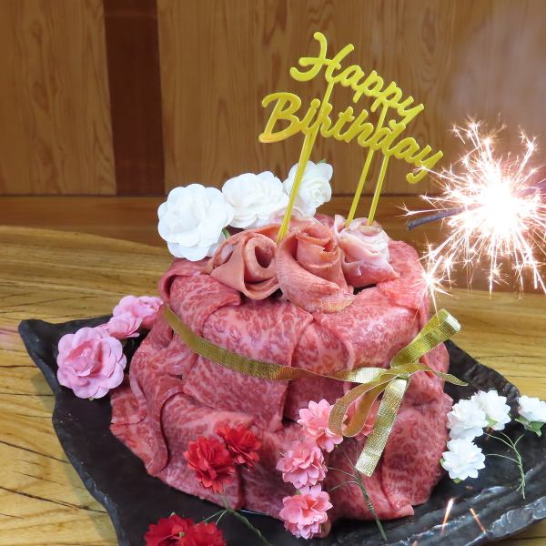 它看起来像一件艺术品，味道也很棒！本店招牌肉饼是将优质烤肉像蛋糕一样精美地堆叠而成，是一道色彩缤纷的菜肴。这是一种全新的美食体验，让您可以像享用甜点一样享受肉类的美味和咸香。肉的鲜香与多汁的口感在口中蔓延，为您带来惊喜与感动的特殊美食体验。（需要预约）