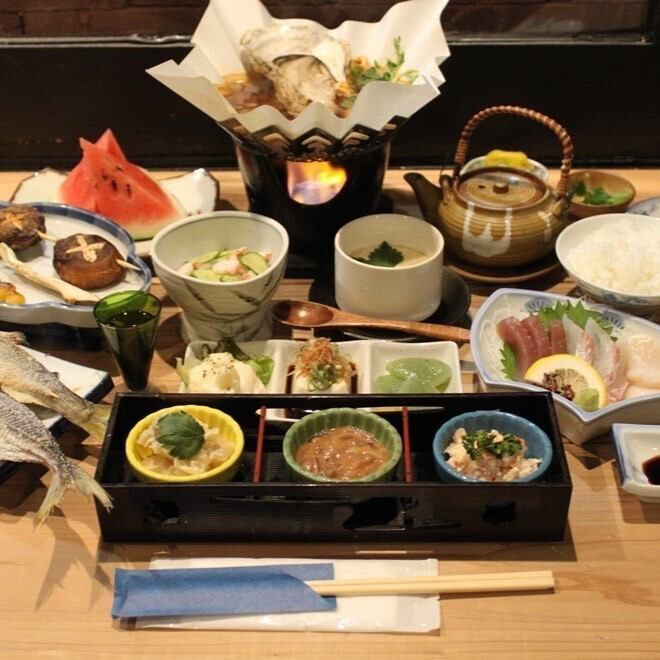 About 3 minutes walk from Iseshi Station. Enjoy Kaiseki, the origin of Japanese cuisine, made with local ingredients from Mie.