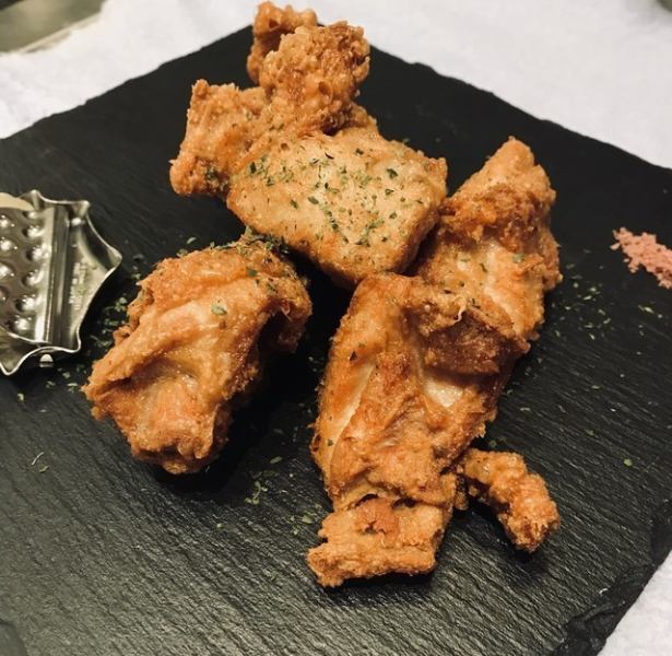 Delicious! You'll be addicted to it! ICHIFUJI's famous fried chicken (6 pieces) 850 yen (tax included)