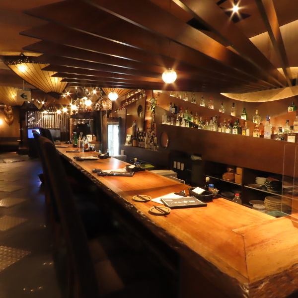 【お洒落な空間】一歩店内に入れば、そこはお洒落なデザイナー空間。落ち着いた雰囲気の店内で、ごゆっくりお過ごしください♪お席は、通常のテーブル席から、カップルシートにもなるカウンター席、半個室座敷、ロフト席などご用意!こだわりの空間でデートや女子会、お誕生日・記念日などお好きなシーンでご利用下さい!!