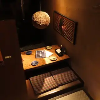 店内奥に進むと現れる隠れ家的なお座敷席!人気です!