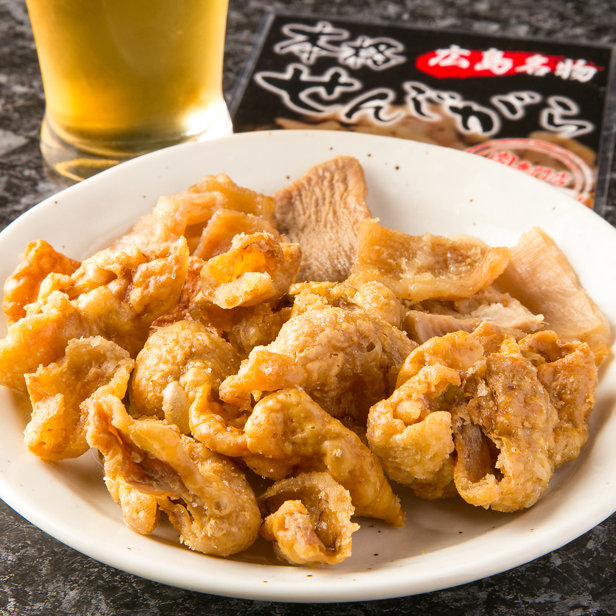 【广岛的灵魂食物！】激素干“Shinkakura”使用猪的胃“肠”♪