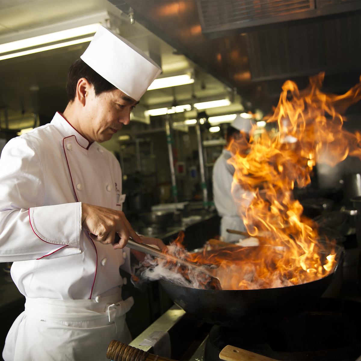 積み重ねた技で絶品の料理を仕上げる…一流の素材と味わいをお楽しみください。