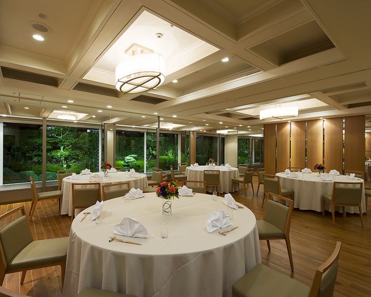 Aioi is a private room that can accommodate up to 25 people.Please use it in various scenes such as company welcome and farewell parties and gatherings of family and relatives.