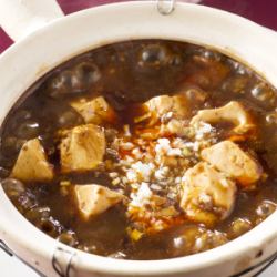 Mapo tofu stewed in clay pot