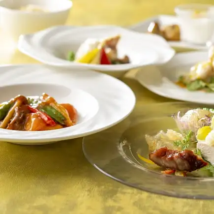 [Chef's Lunch] A course where you can enjoy both seafood and meat dishes.