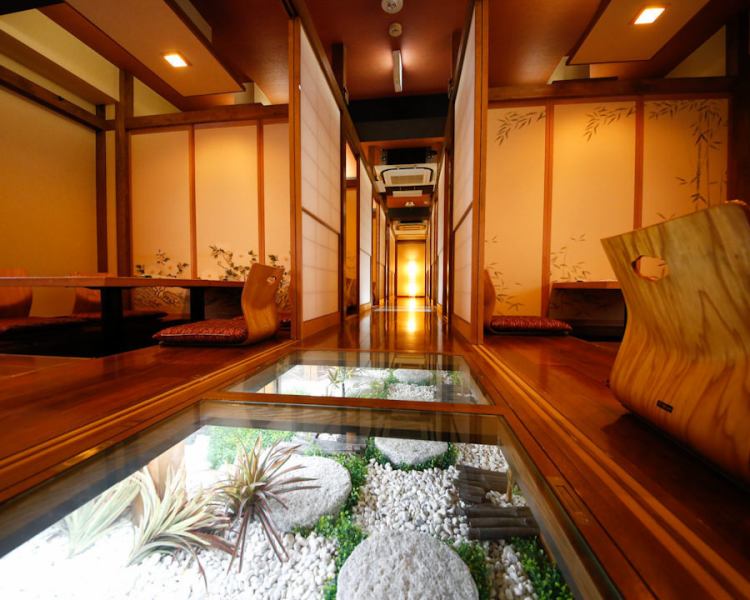The interior of the store has a modern Japanese atmosphere and is a calm and mature space.