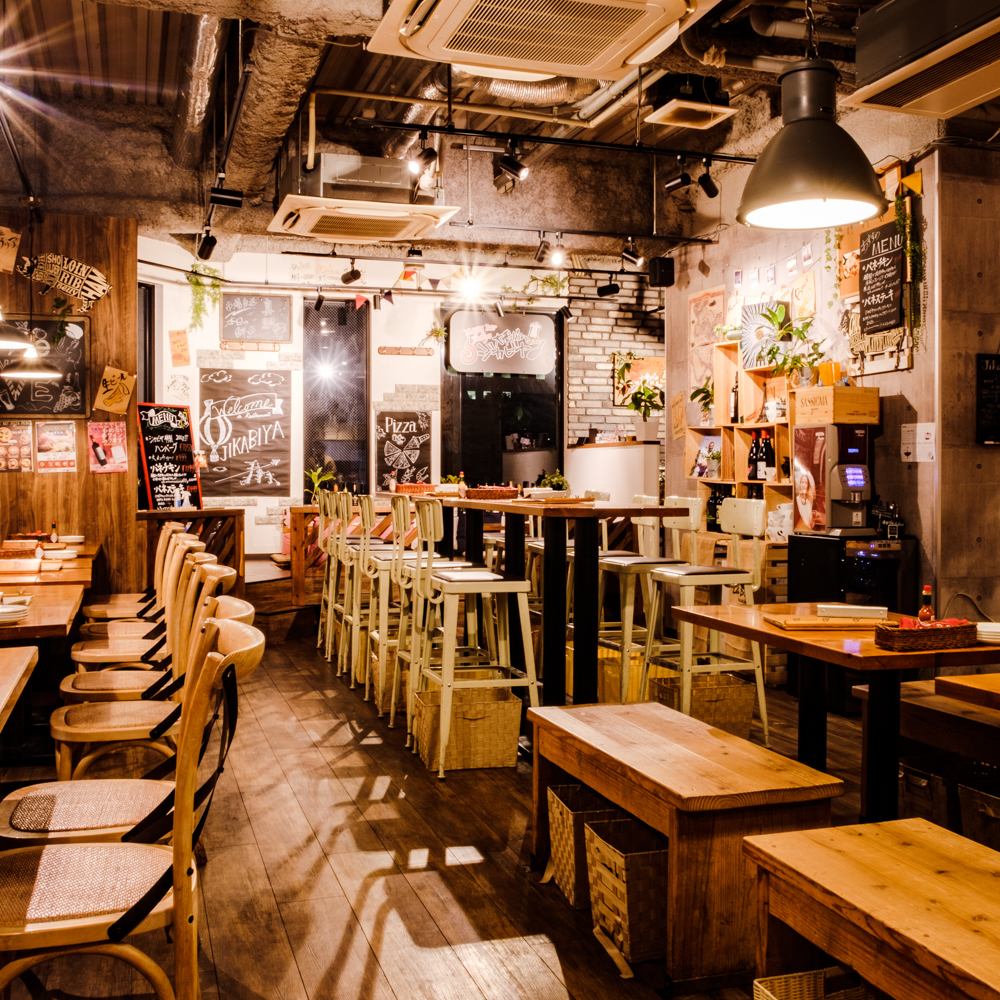 [5-minute walk from Toyocho Station] Meat bar where you can enjoy not only meat but also one-coin pizza and authentic dishes!