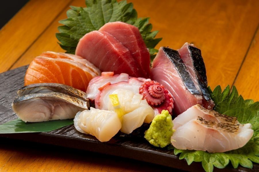 您可以享用時令鮮魚◎7種豪華生魚片每人777日元！！