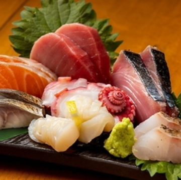 豪華お刺身5点盛り1人前なんと777円!!旬の鮮魚を堪能出来る◎