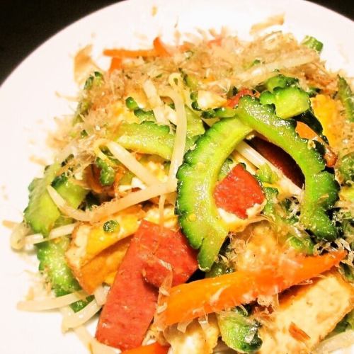 品嚐沖繩當地美食