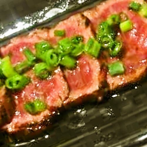 精選多種菜餚，採用宮古島特有的食材，例如宮古牛肉。