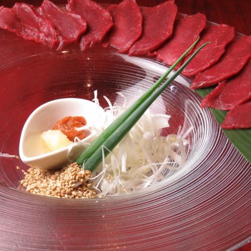 [Popular] Directly delivered from Aizu!! Horse sashimi