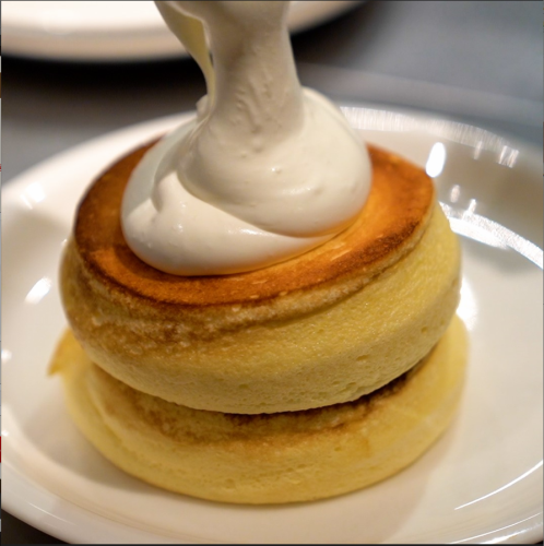 It takes about 15 to 20 minutes to serve because the pastry chef carefully bakes it after receiving the order.