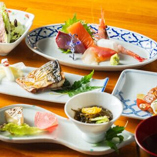 当店おすすめの肉料理や魚料理が勢揃い！各種宴会にもぴったりな飲み放題付きプラン☆