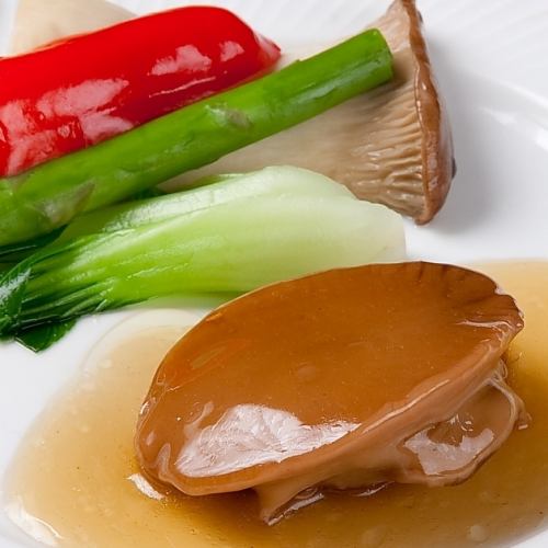 Round abalone boiled in oyster sauce (2 pieces)