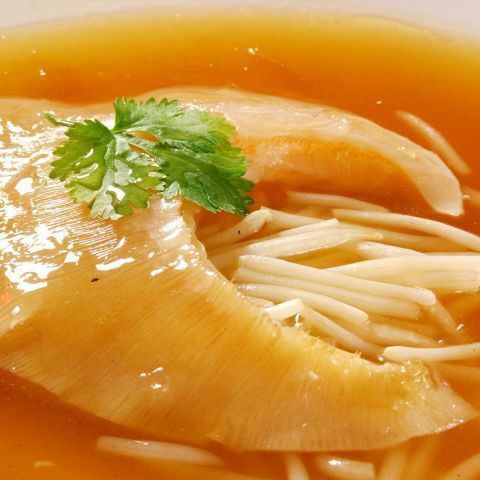 Shark fin simmered in size