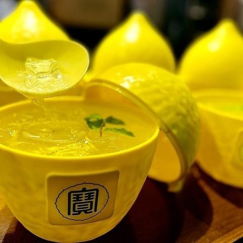 A fruit chuhai filled with fruit pulp! A wide variety of cocktails, sours, fruit liqueurs, etc. ☆ Our proud lemon sour is 480 yen (tax included)