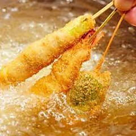 大阪のソウルフードのひとつである「串カツ」を存分にお楽しみあれ！