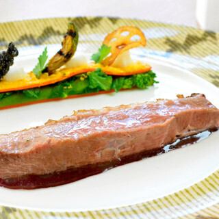 鴨胸肉のロースト 赤ワインソース