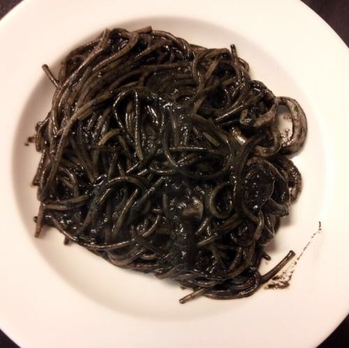 イカスミのスパゲッティ