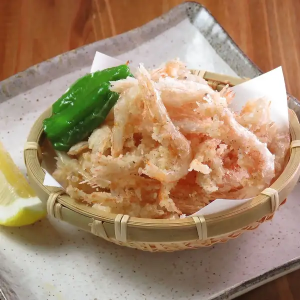 白エビ唐揚げで味わう、香ばしさと甘みの贅沢な旨味、サクサク食感も魅力の一品
