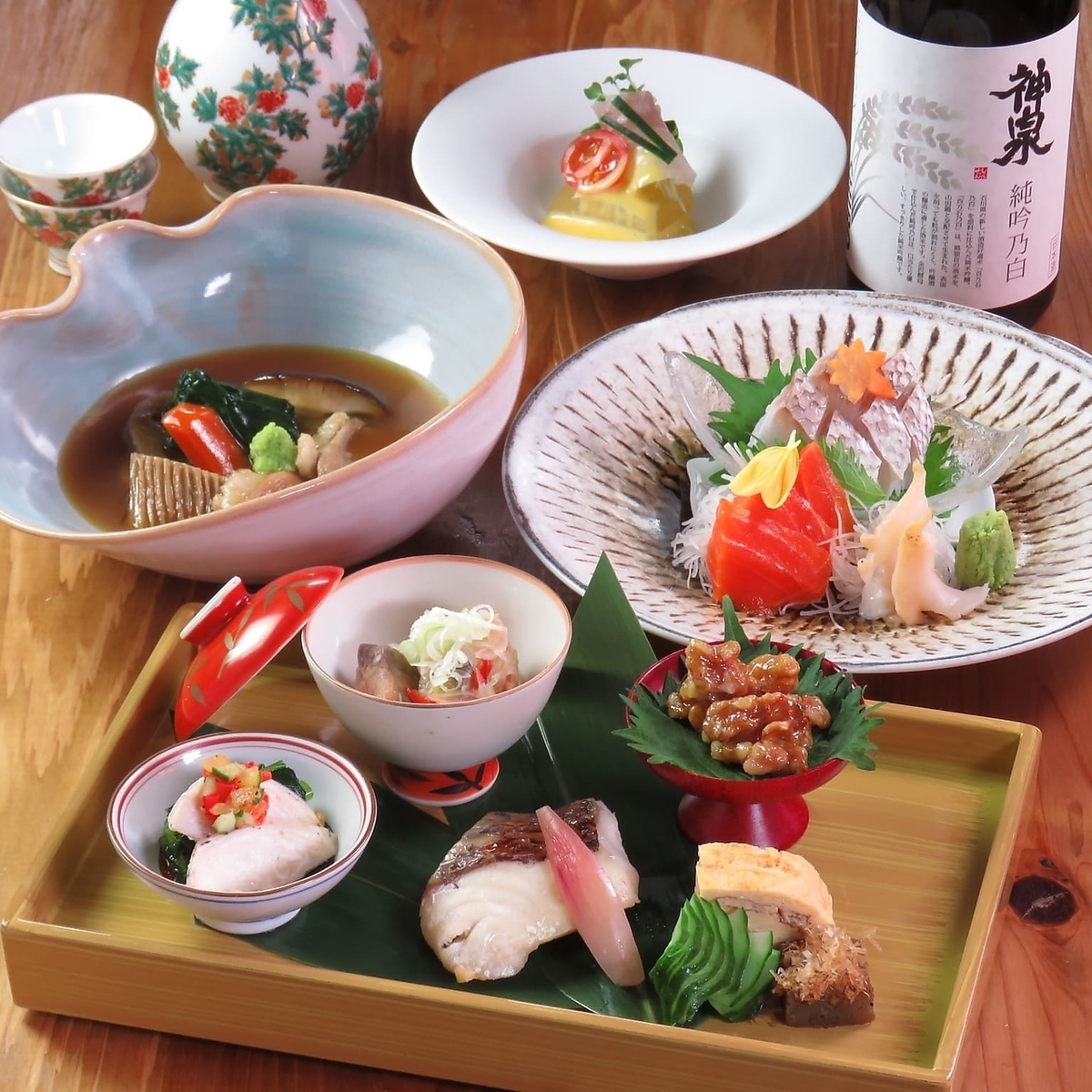 北陸の美味しい素材が集結。白エビの唐揚げや治部煮を日本酒と