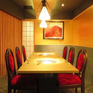 Up to 4 to 6 people are OK! * This complete private room can be reserved for the owner's recommended course of 12000 yen (excluding tax) / person, including all-you-can-drink, or 20% of the payment amount.