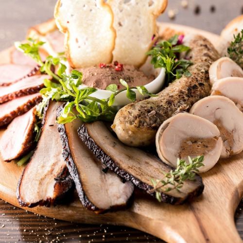 肉好きにはたまらない！自家製シャルキトリーの盛合せ(1人前)