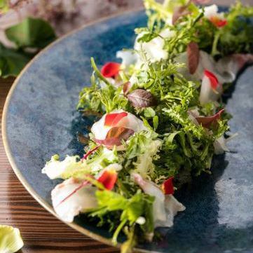 魚本来の旨味がギュッ！と凝縮された“熟成魚”のカルパッチョ