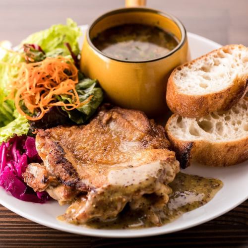 鶏もも肉のしっとりソテー【サラダ・スープ・パン付き】